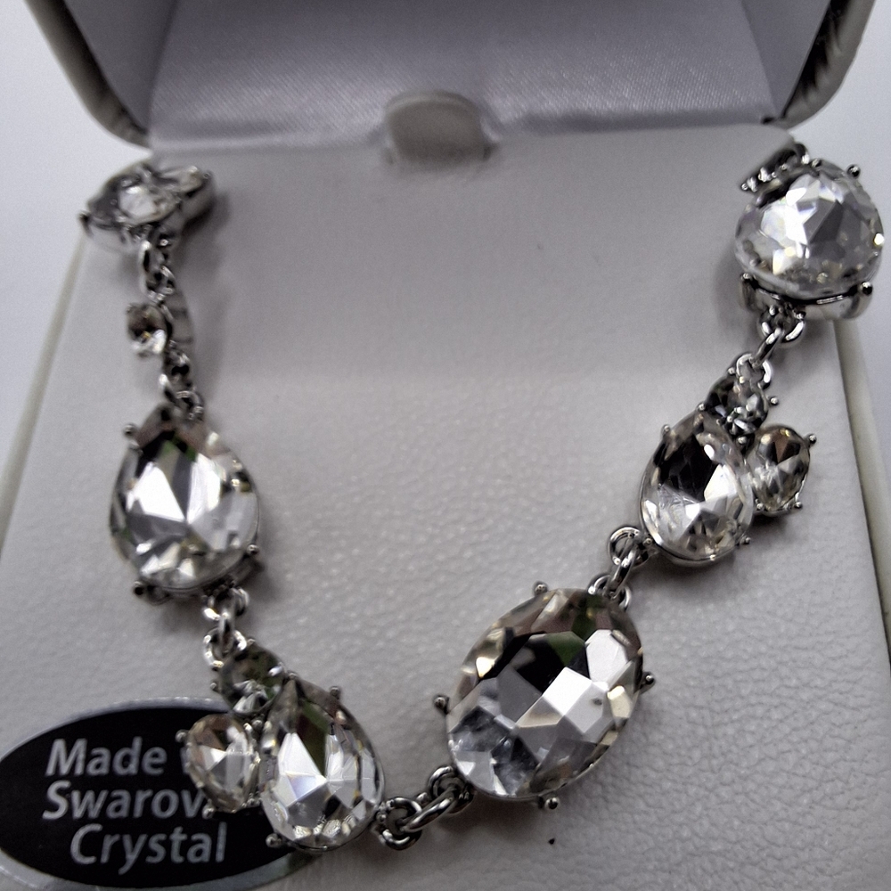 Boxed Swarovski Crystal Statement Necklace – Silver Tone - Picture 4 of 8